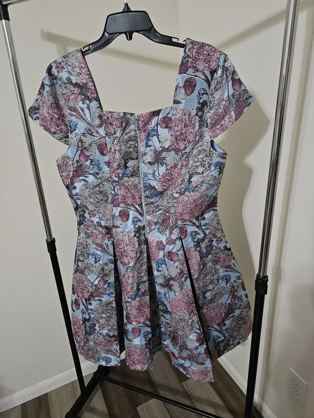 Women's Clothing (681) - Picture 7 of 8